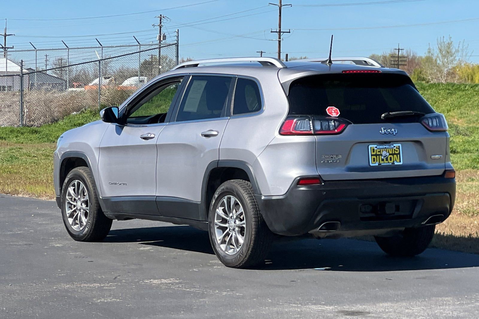 Used 2019 Jeep Cherokee Latitude Plus w/ Cold Weather Group image 6