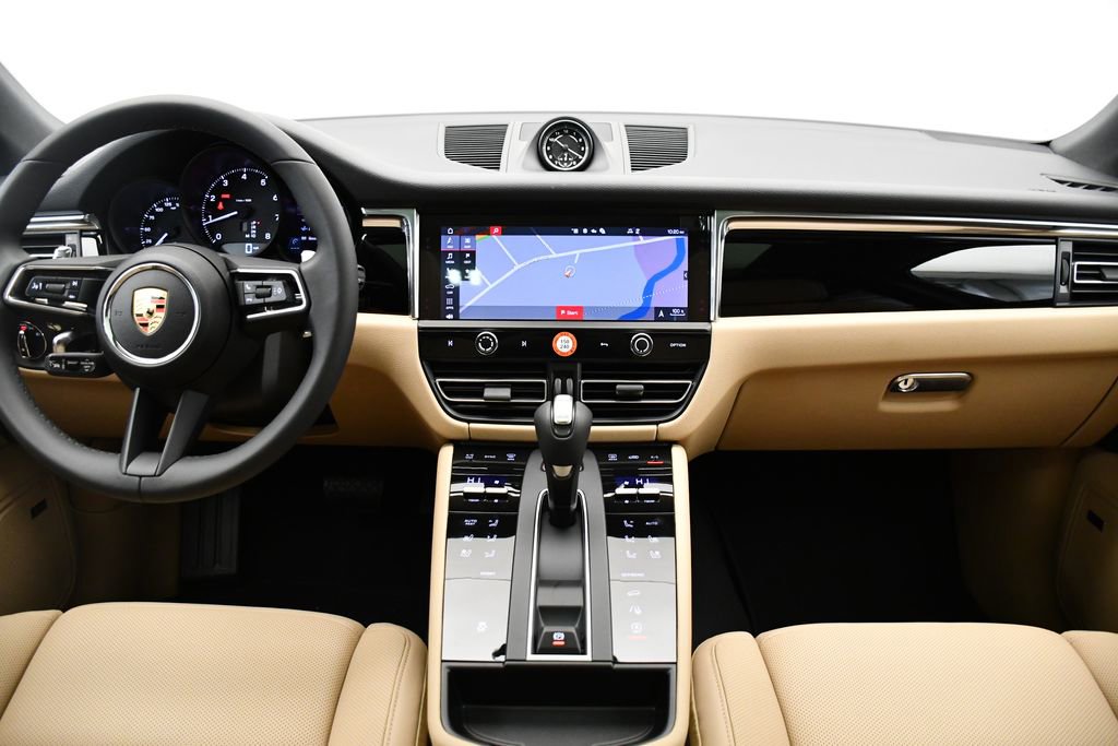 Certified 2025 Porsche Macan image 22
