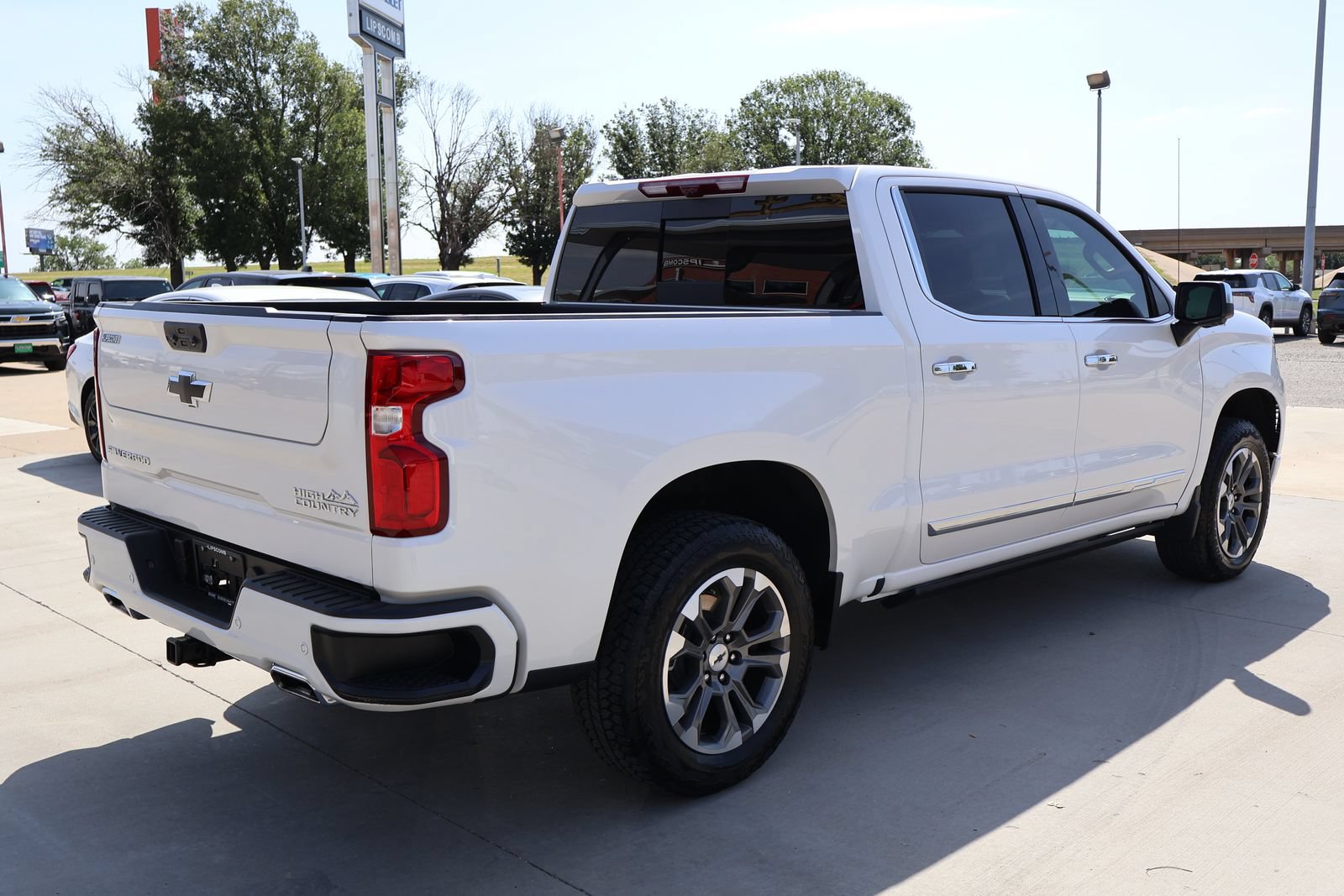 Used 2025 Chevrolet Silverado 1500 High Country w/ Technology Package AWD/4WD image 7