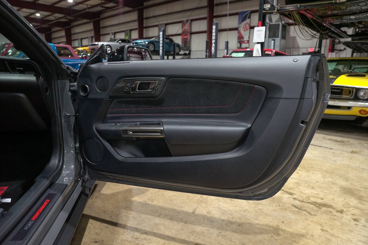 Used 2018 Ford Mustang Shelby GT350R w/ GT350R Equipment Group 920A RWD image 36