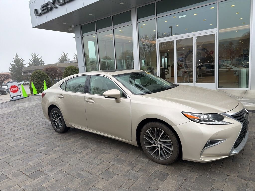 Used 2017 Lexus ES 350 w/ Navigation System Package image 5