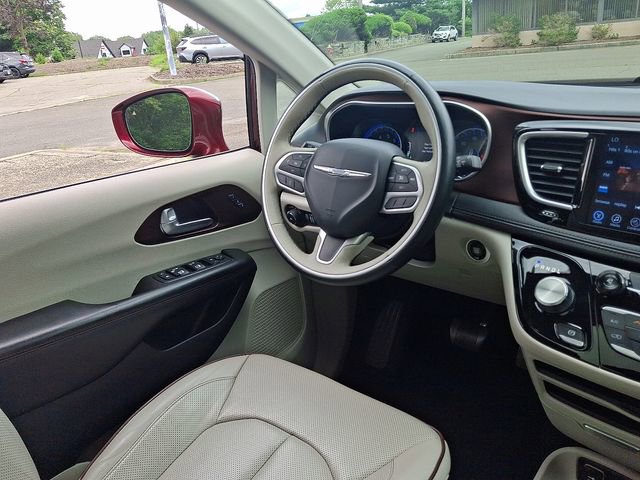 Used 2017 Chrysler Pacifica Limited image 14