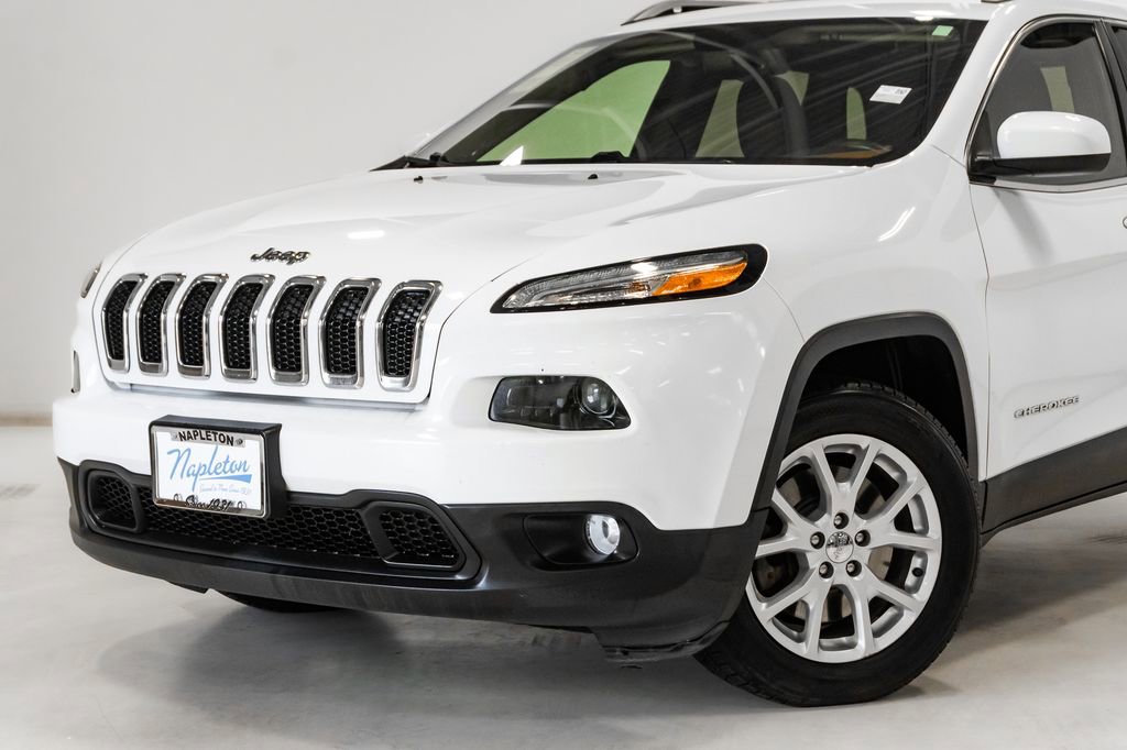 Used 2015 Jeep Cherokee Latitude w/ Comfort/Convenience Group FWD image 2