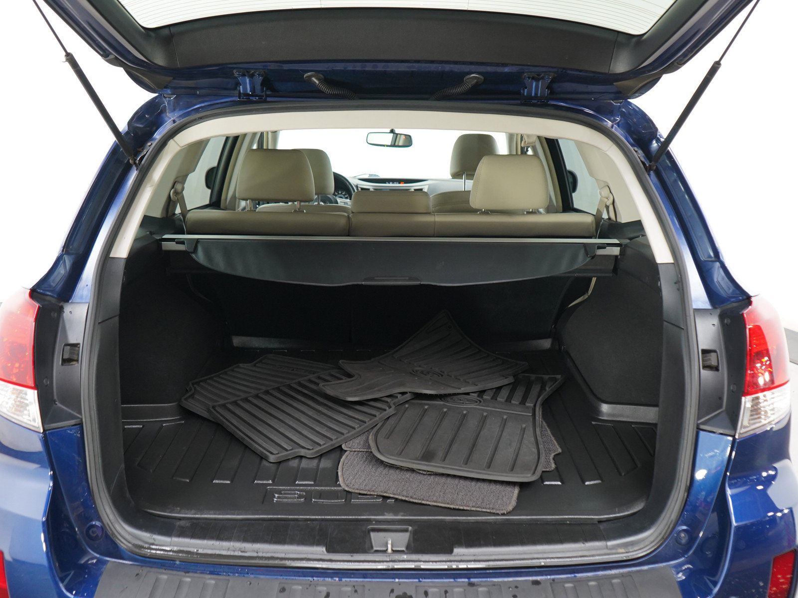Used 2010 Subaru Outback 3.6R Limited AWD/4WD image 16