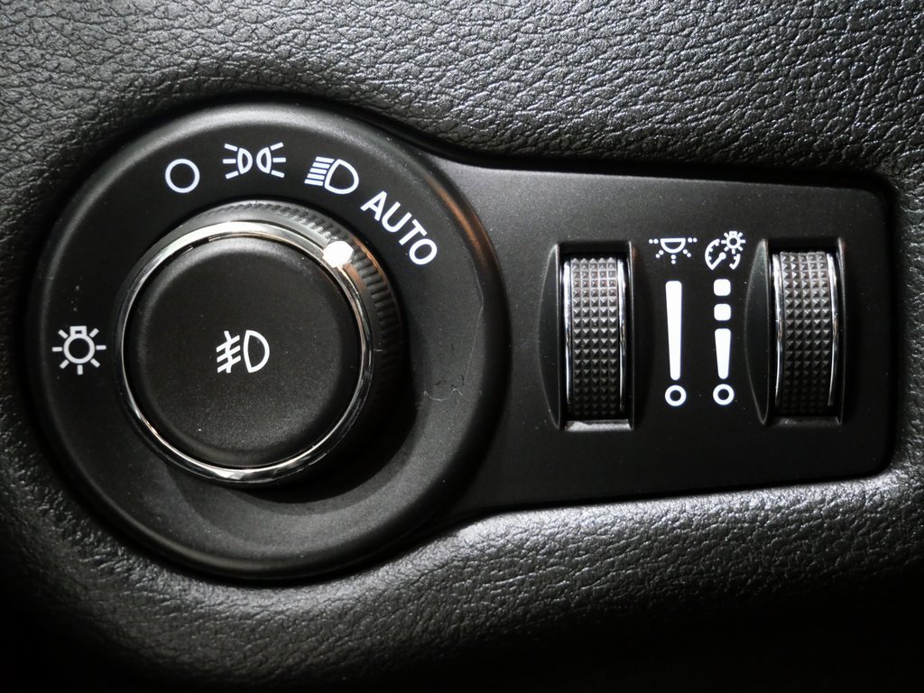 Used 2019 Jeep Cherokee Latitude Plus image 13