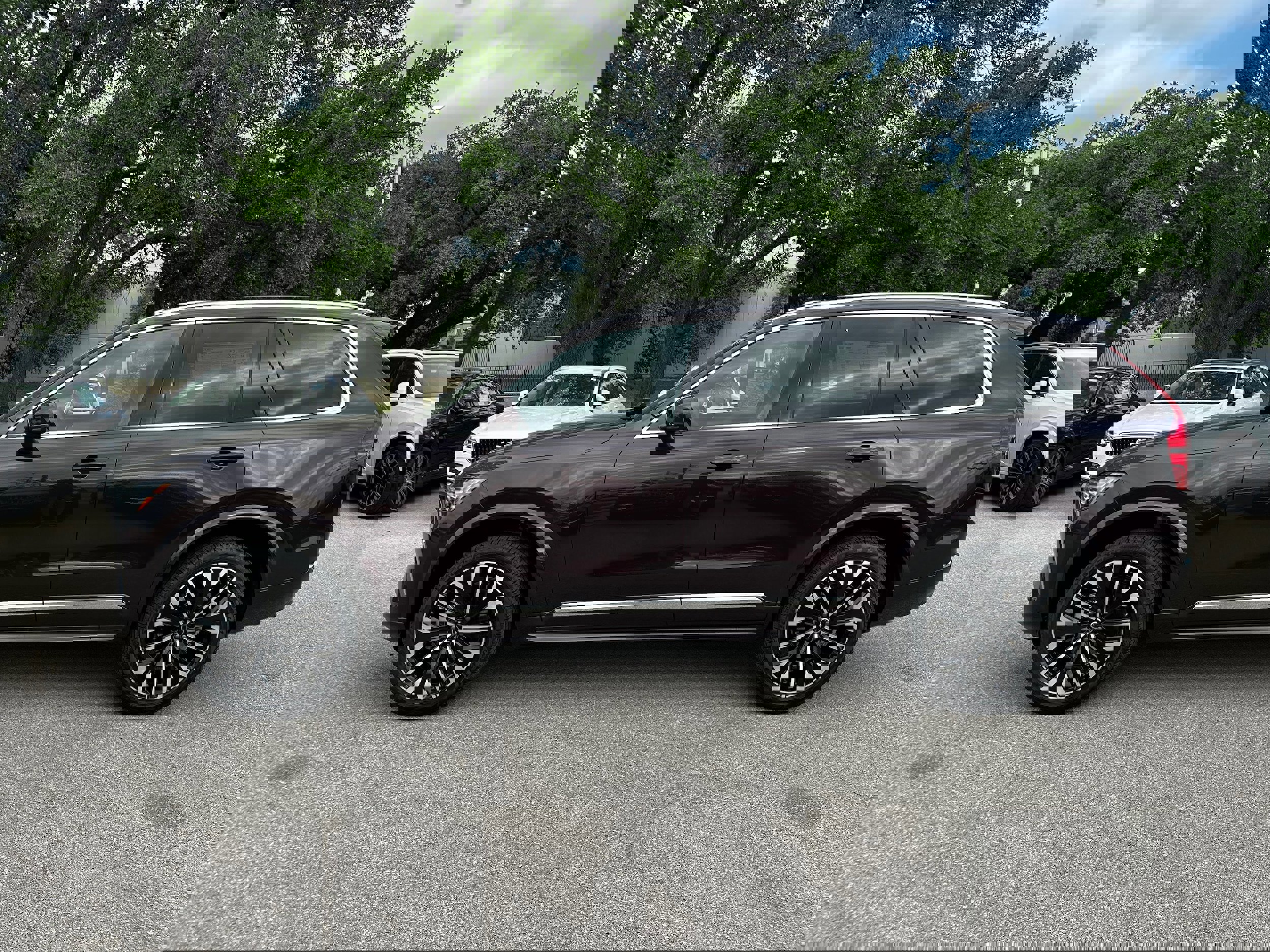 Used 2025 Volvo XC90 B6 Core w/ Climate Package image 3