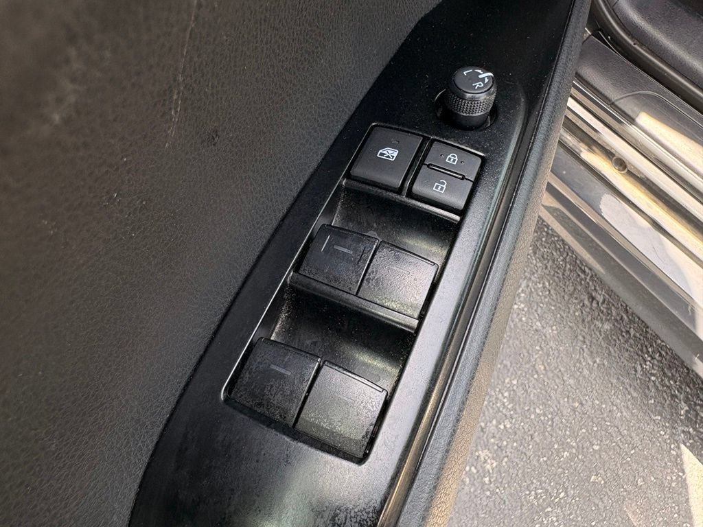Used 2025 Toyota Camry SE FWD image 11
