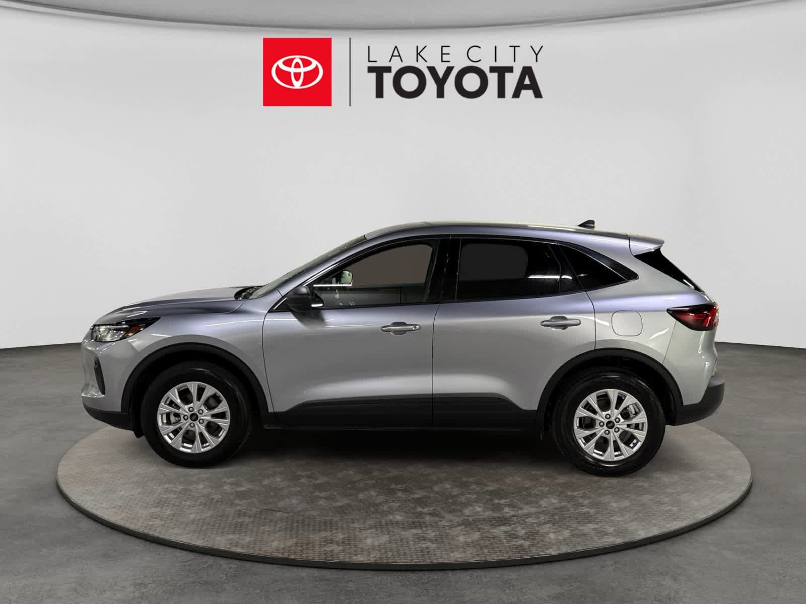 Used 2024 Ford Escape Active AWD/4WD image 3