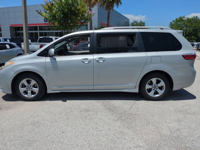 Used 2018 Toyota Sienna LE FWD image 9