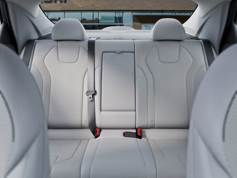 Used 2025 Hyundai Elantra Limited image 14