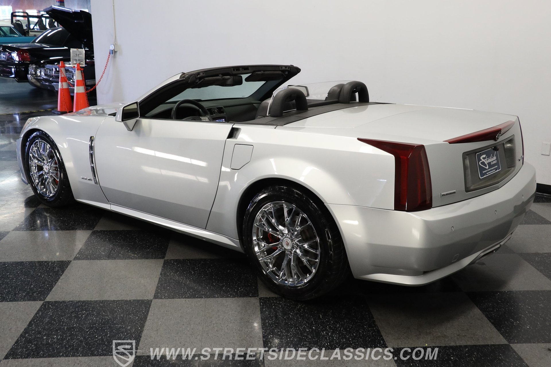 Used 2009 Cadillac XLR image 6