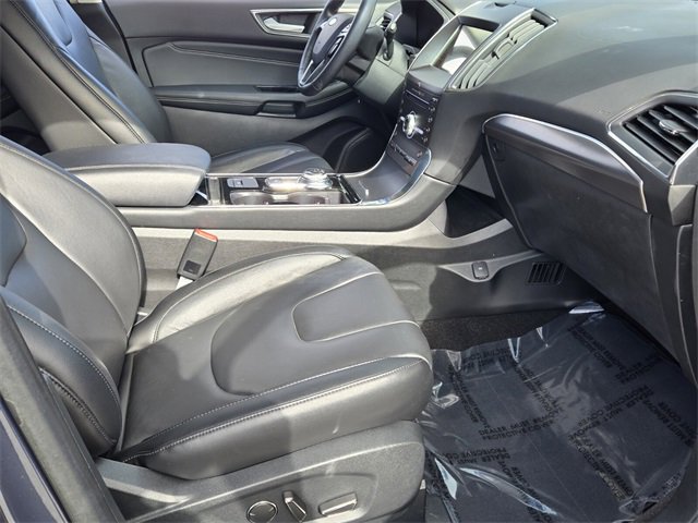 Used 2019 Ford Edge Titanium image 16
