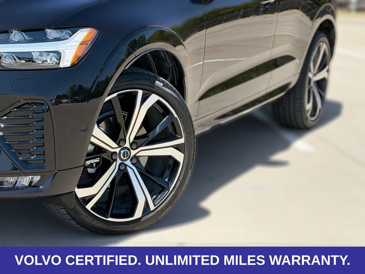 Certified 2025 Volvo XC60 B5 Ultra w/ Protection Package Premier AWD/4WD image 8