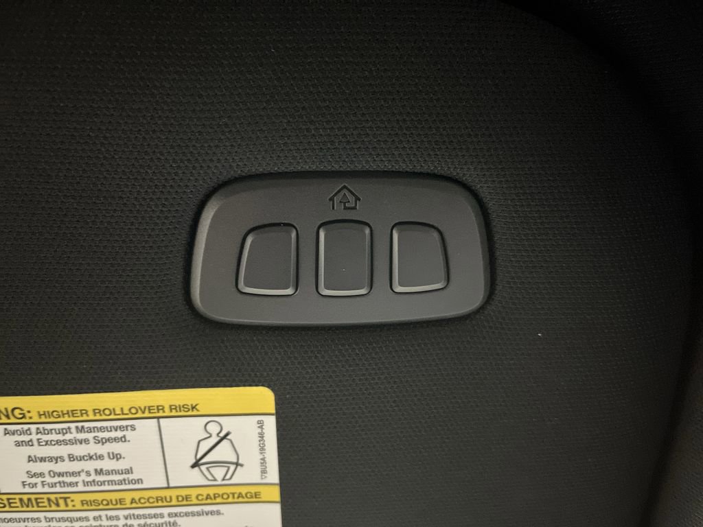 Used 2022 Ford F150 Lightning Lariat image 27