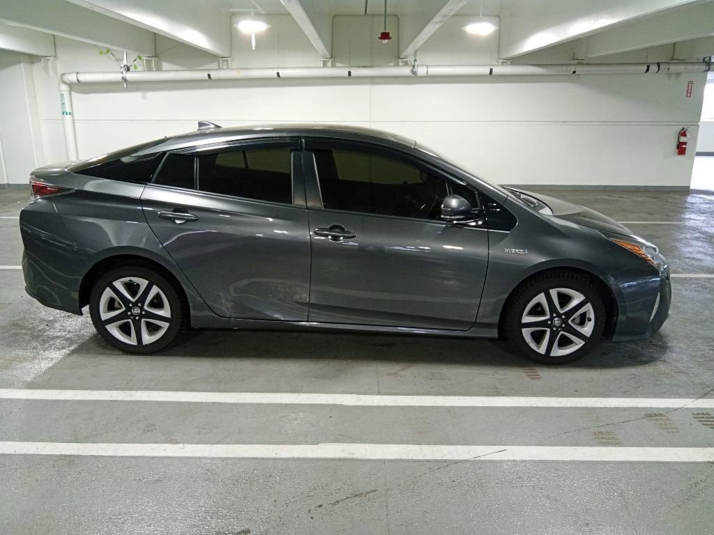 Used 2016 Toyota Prius Three Touring FWD image 4