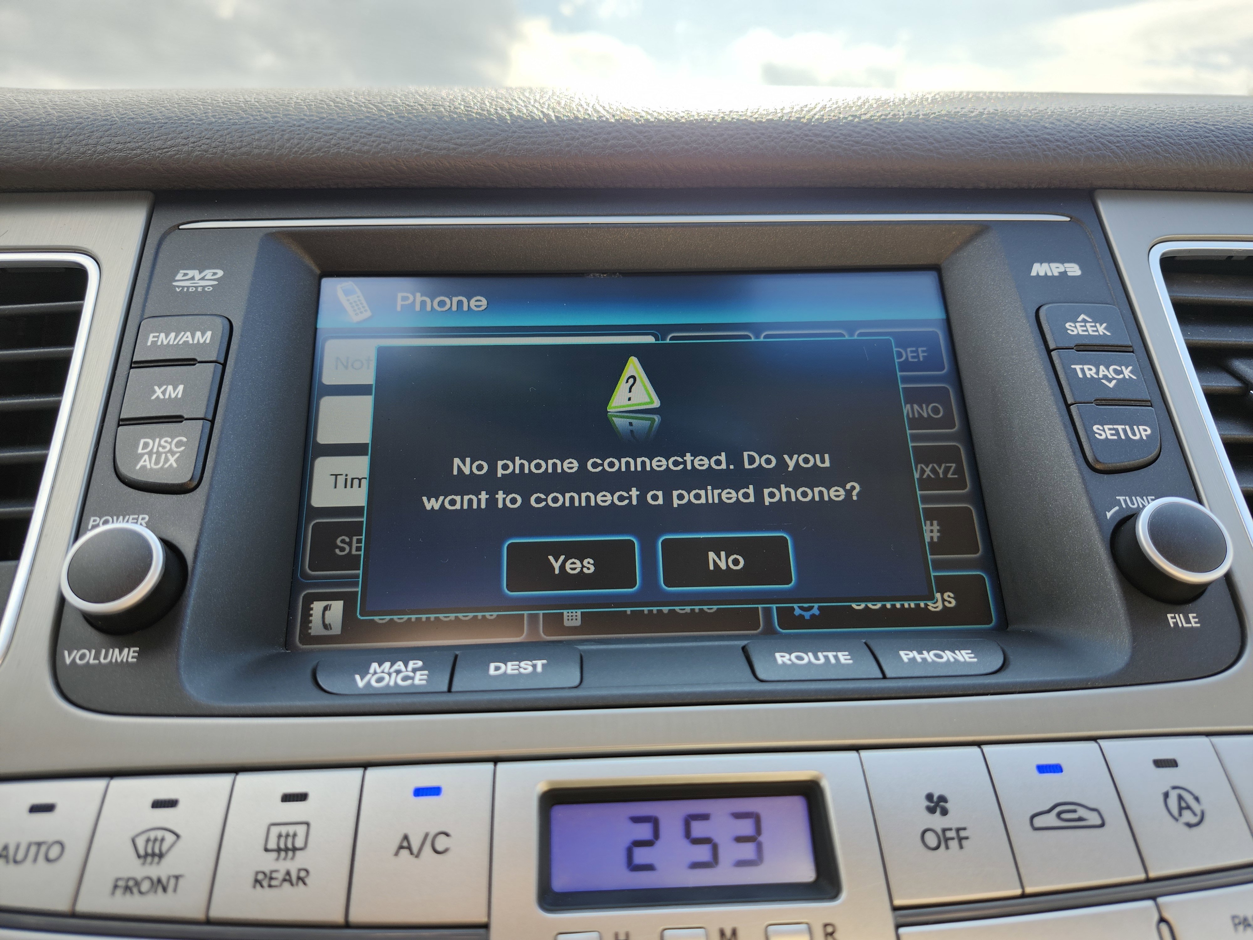 Used 2013 Hyundai Genesis 3.8 w/ Premium Pkg image 8