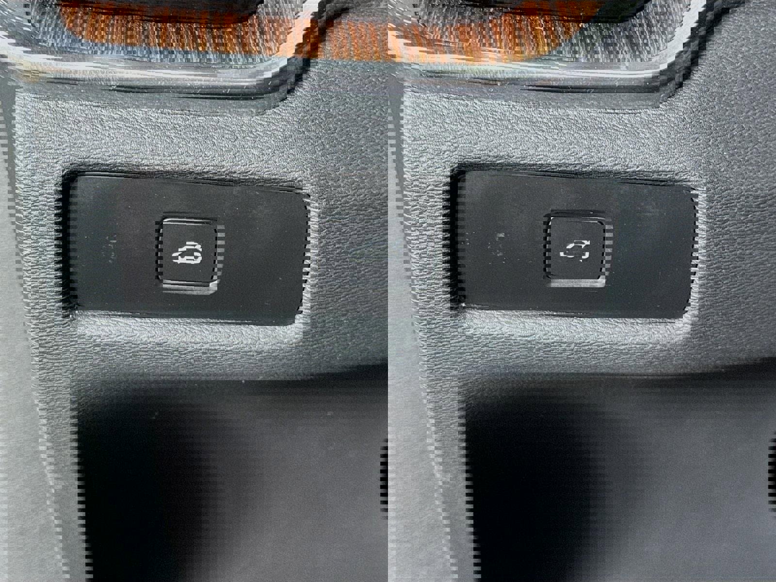 Used 2025 Volvo V60 B5 Cross Country Plus image 11