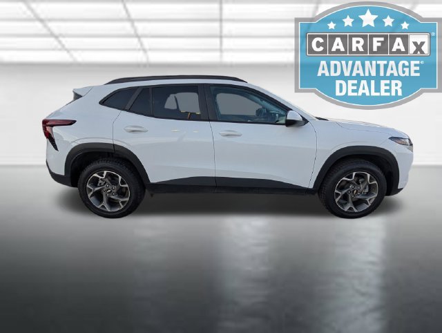 Used 2025 Chevrolet Trax LT FWD image 31