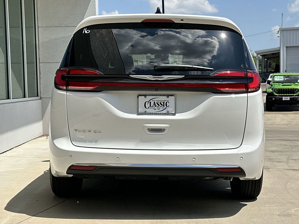 New 2025 Chrysler Pacifica Select image 8