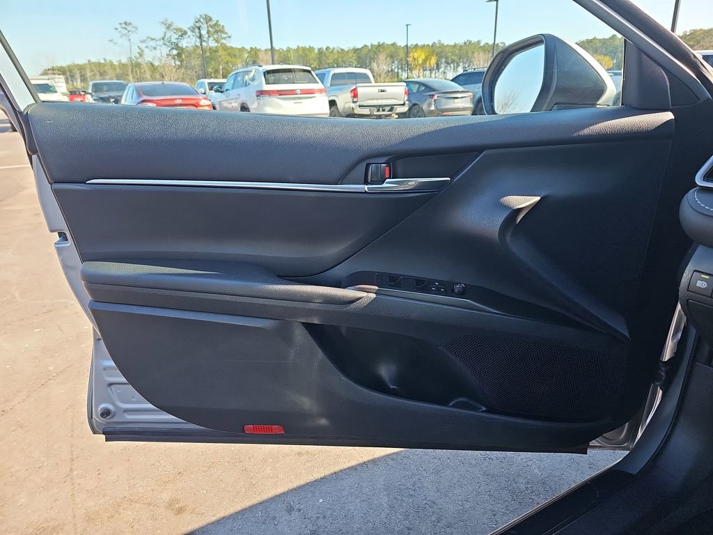 Used 2024 Toyota Camry SE image 31