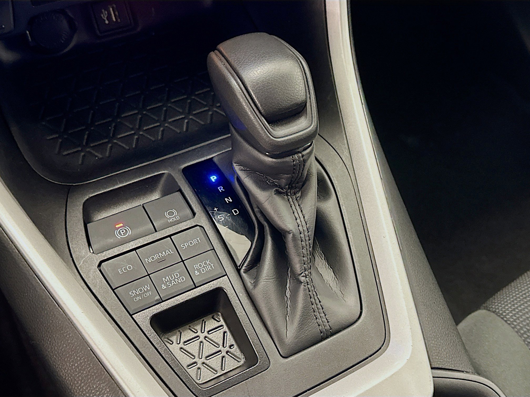 Used 2024 Toyota RAV4 LE image 25