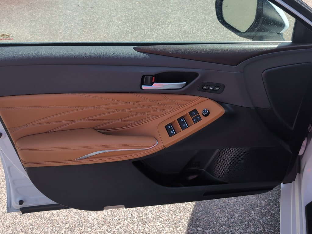 Used 2019 Toyota Avalon Limited w/ All Weather Liner Package FWD image 9