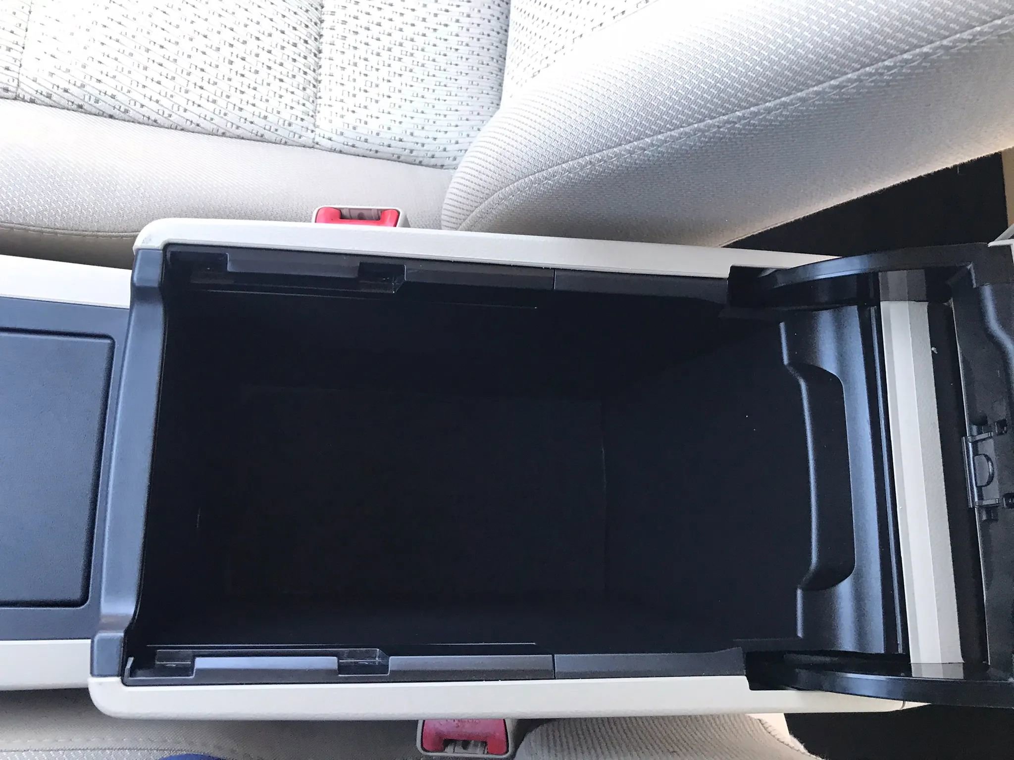 Used 2014 Toyota Camry LE FWD image 29