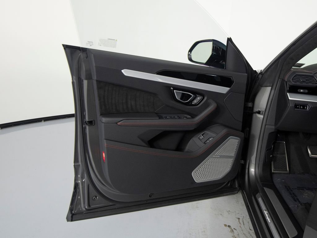 Used 2024 Lamborghini Urus S AWD/4WD image 10