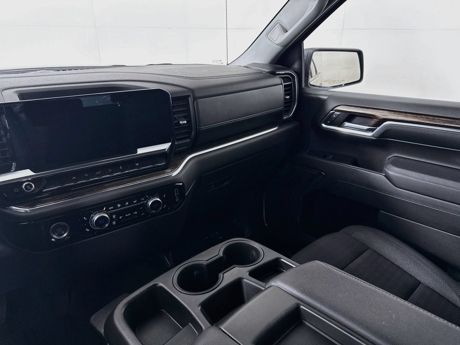 Used 2024 GMC Sierra 1500 Elevation w/ LPO, Elevation Black Package AWD/4WD image 22