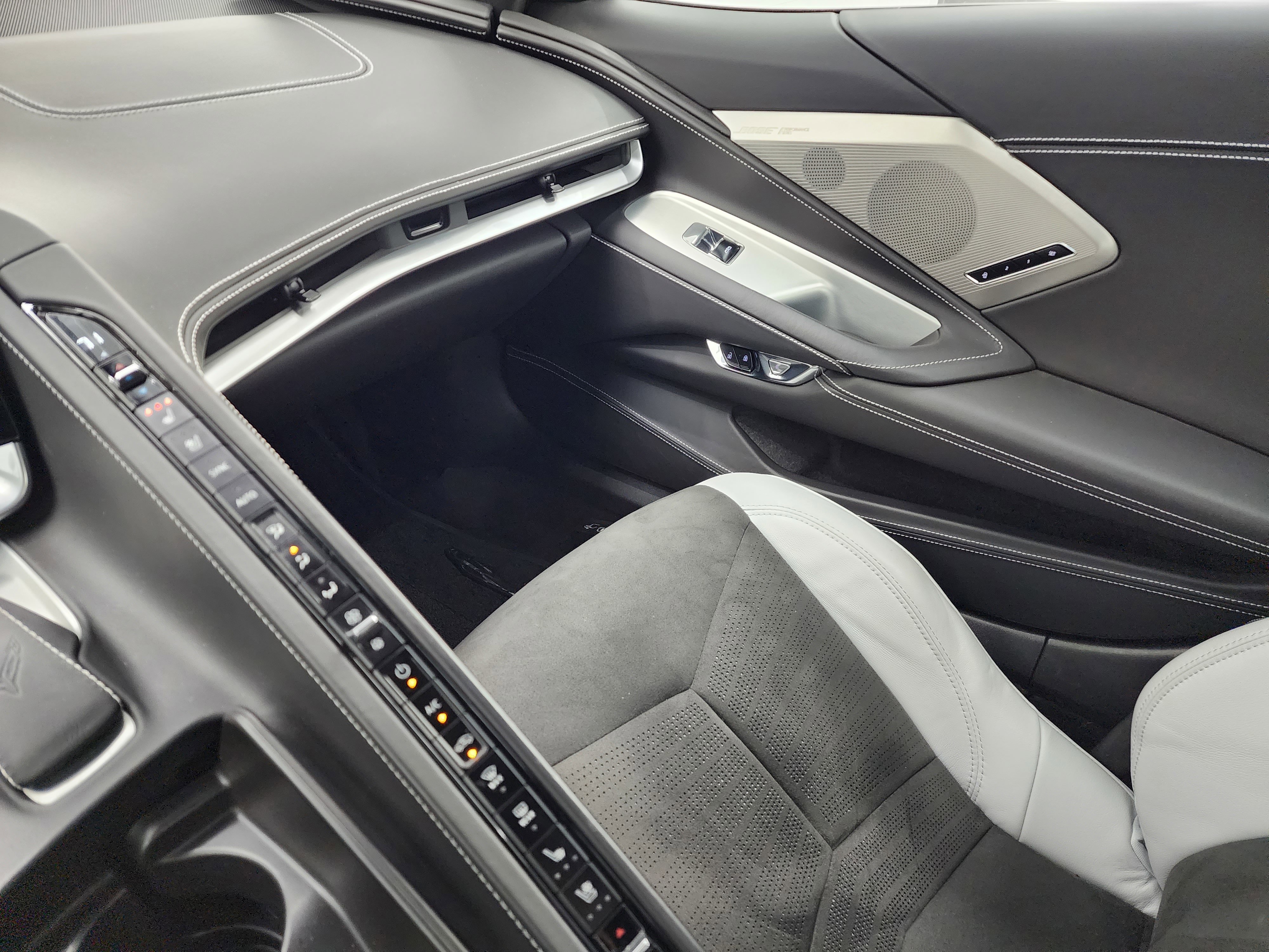 Used 2022 Chevrolet Corvette Stingray Premium Conv w/ Z51 Performance Package image 11