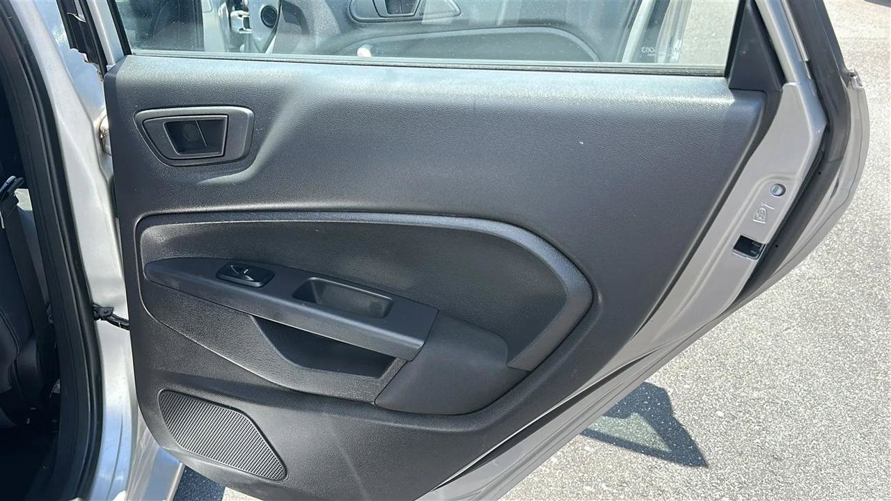 Used 2012 Ford Fiesta SE FWD image 28