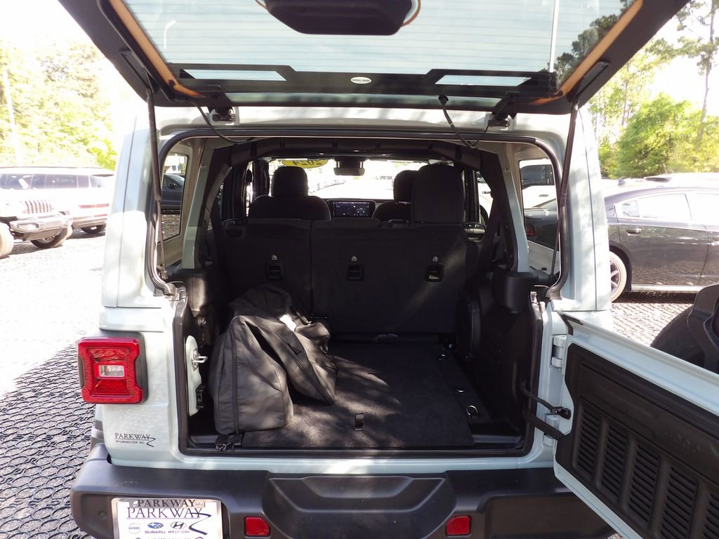 Used 2024 Jeep Wrangler Sahara w/ Technology Group AWD/4WD image 22