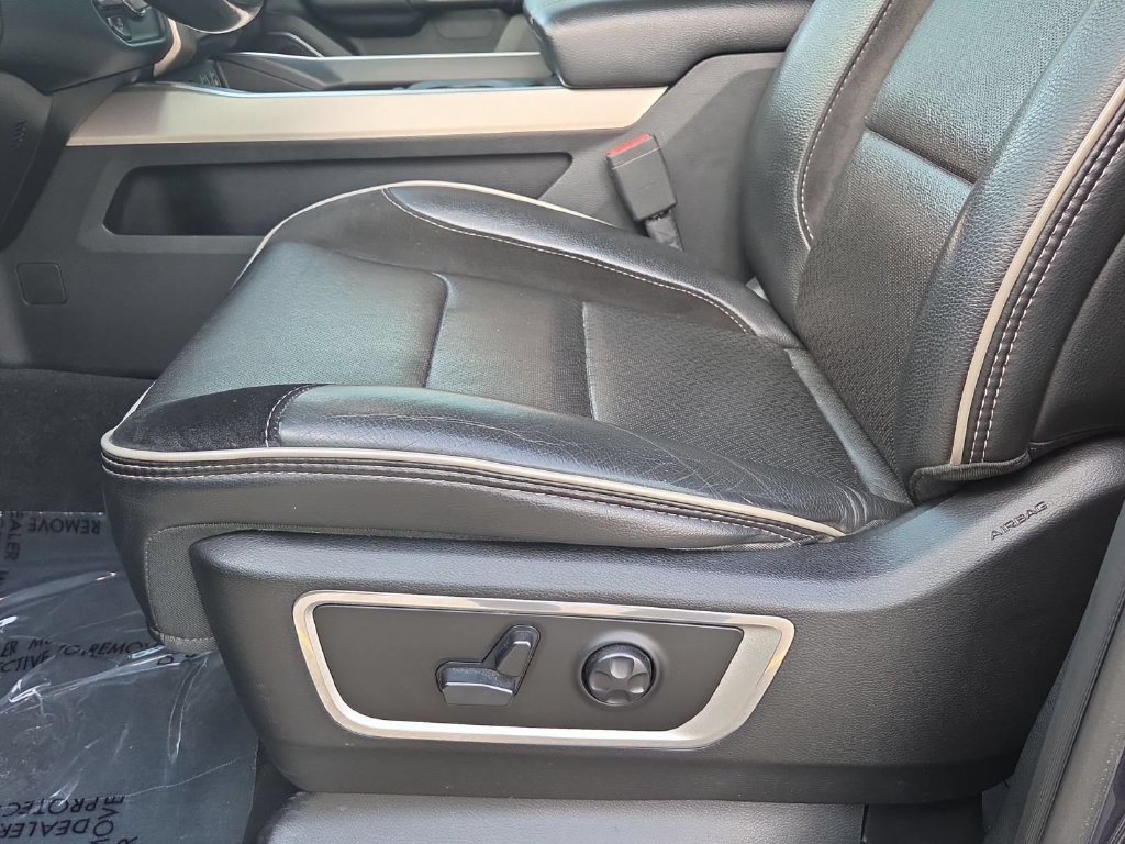 Used 2019 RAM 1500 Laramie AWD/4WD image 16