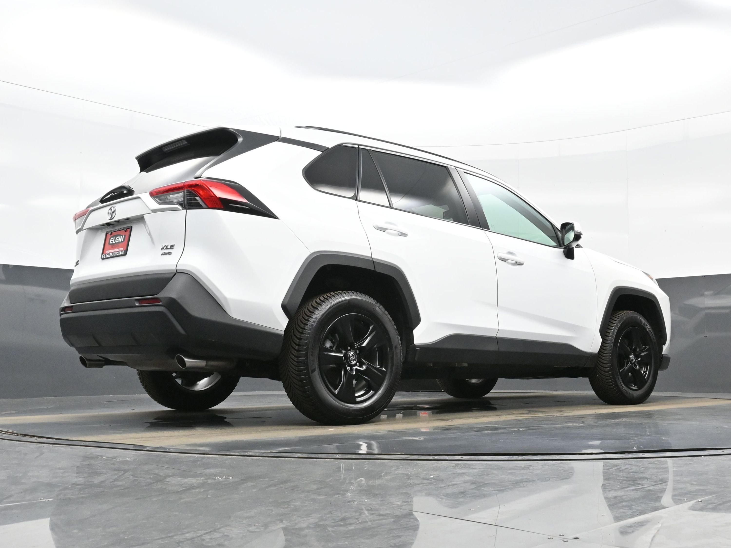 Used 2021 Toyota RAV4 XLE AWD/4WD image 32