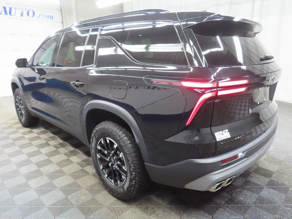 Used 2025 Chevrolet Traverse Z71 image 5