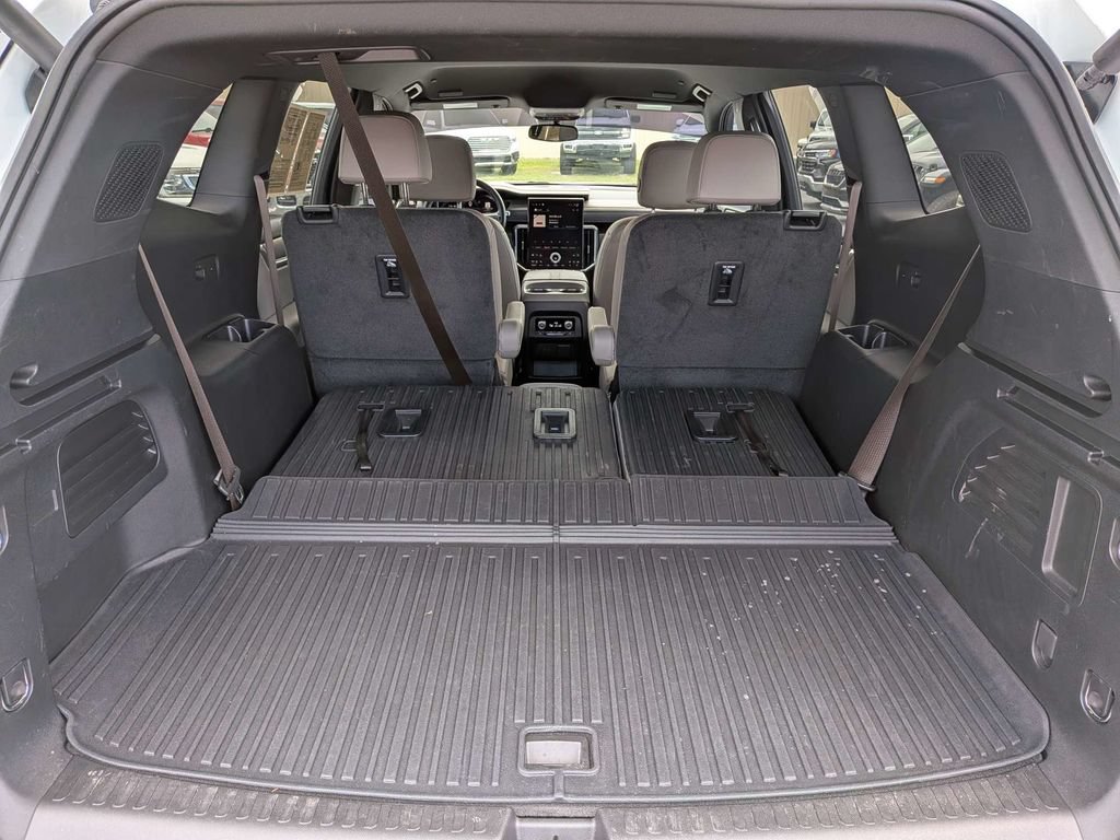 Used 2024 GMC Acadia Elevation w/ Luxury Package FWD image 11