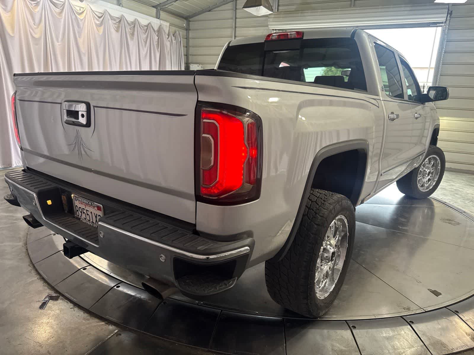 Used 2017 GMC Sierra 1500 SLT w/ SLT Premium Package AWD/4WD image 4