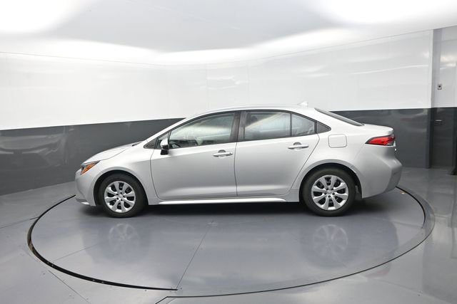 Used 2022 Toyota Corolla LE FWD image 45