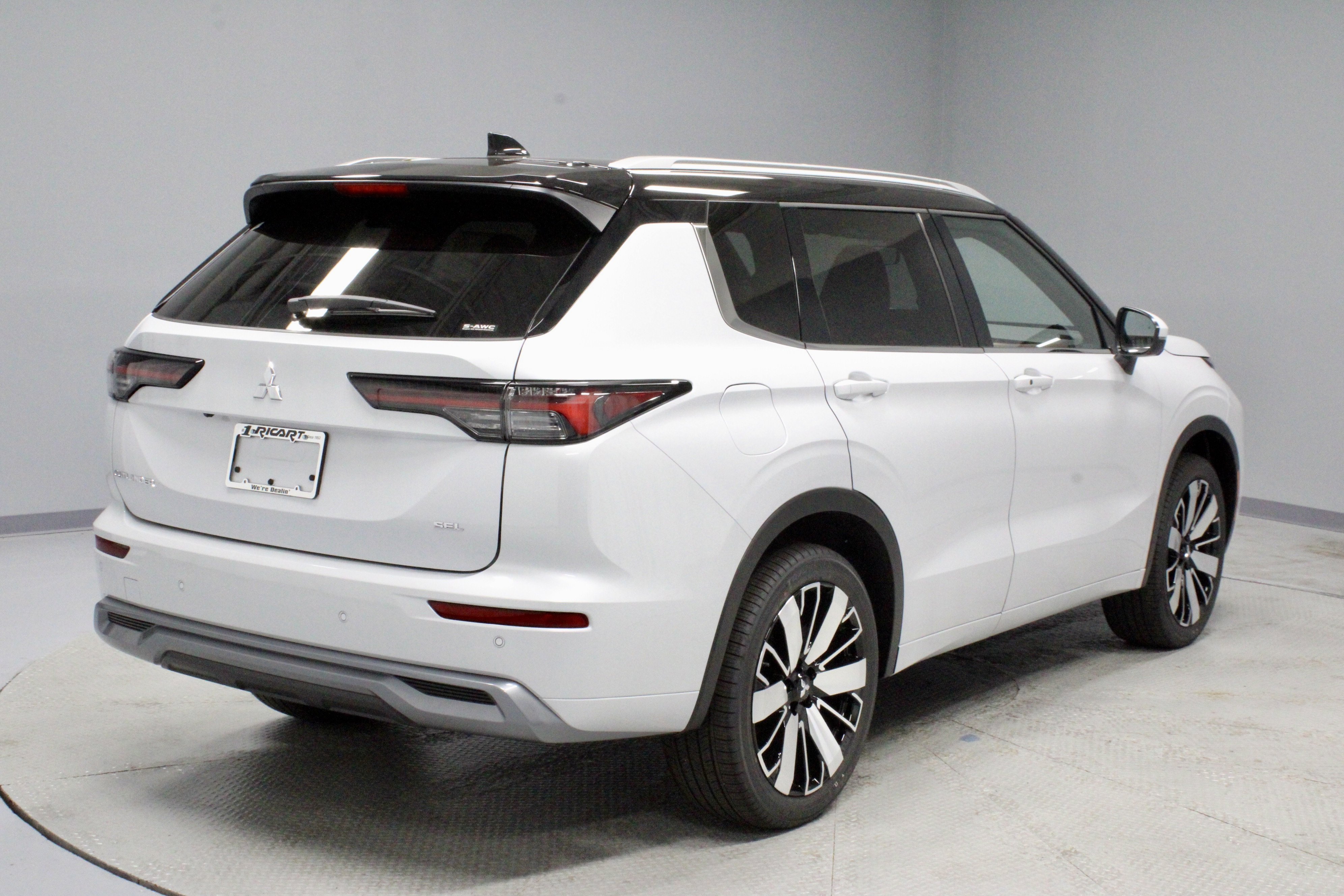 New 2025 Mitsubishi Outlander SEL image 8