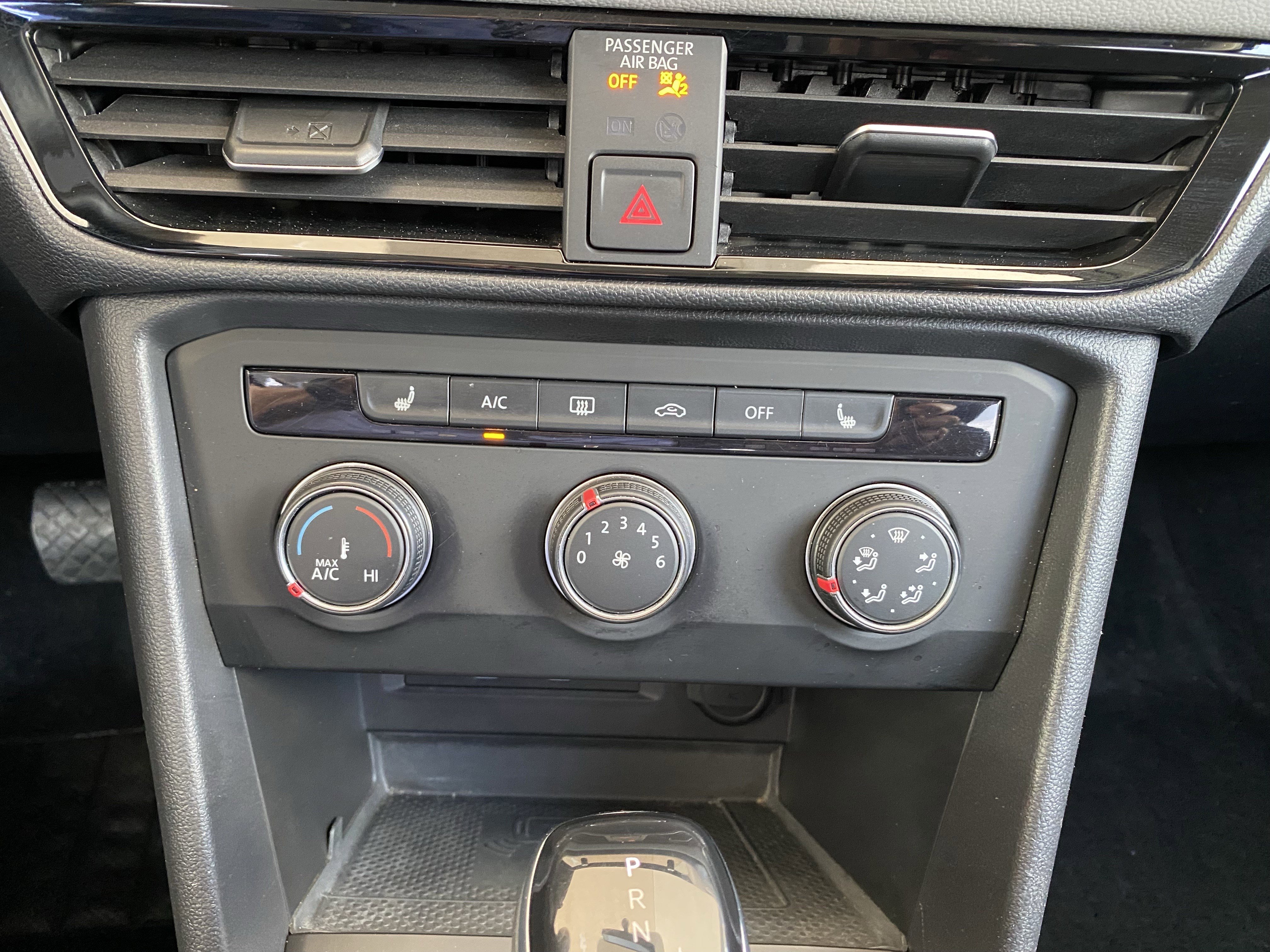 Certified 2022 Volkswagen Taos SE image 9