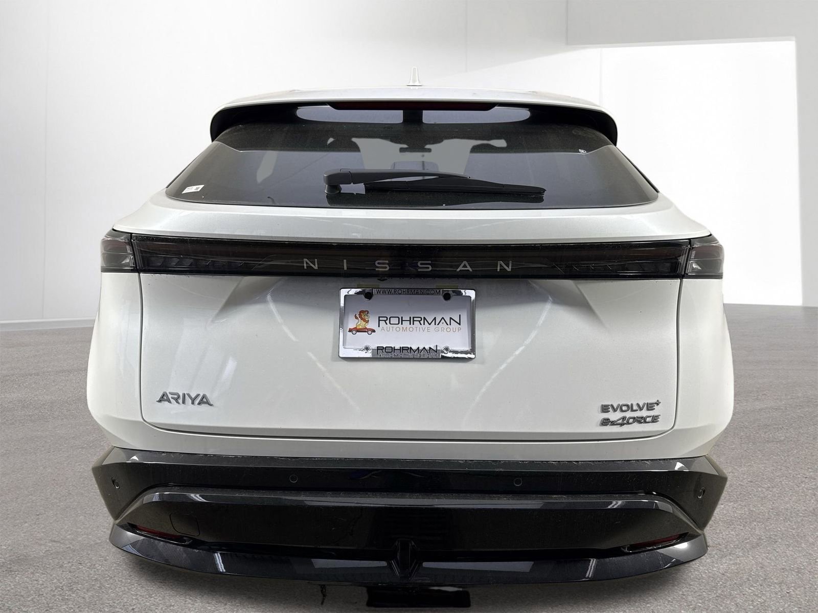 New 2025 Nissan Ariya AWD image 32