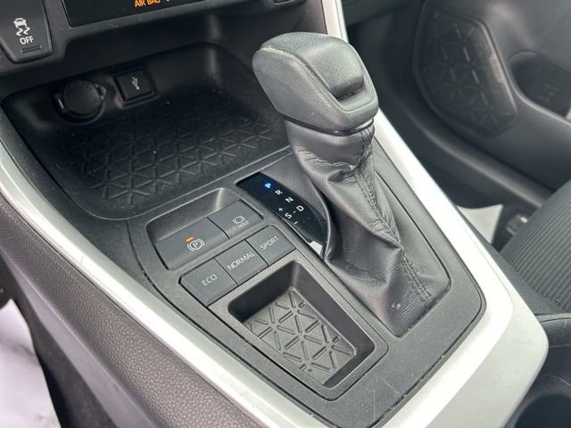 Used 2020 Toyota RAV4 LE w/ Carpet Mat Package FWD image 22