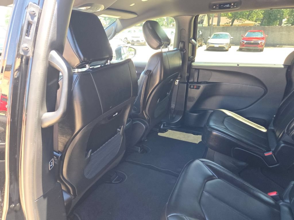 Used 2025 Chrysler Pacifica Select FWD image 27