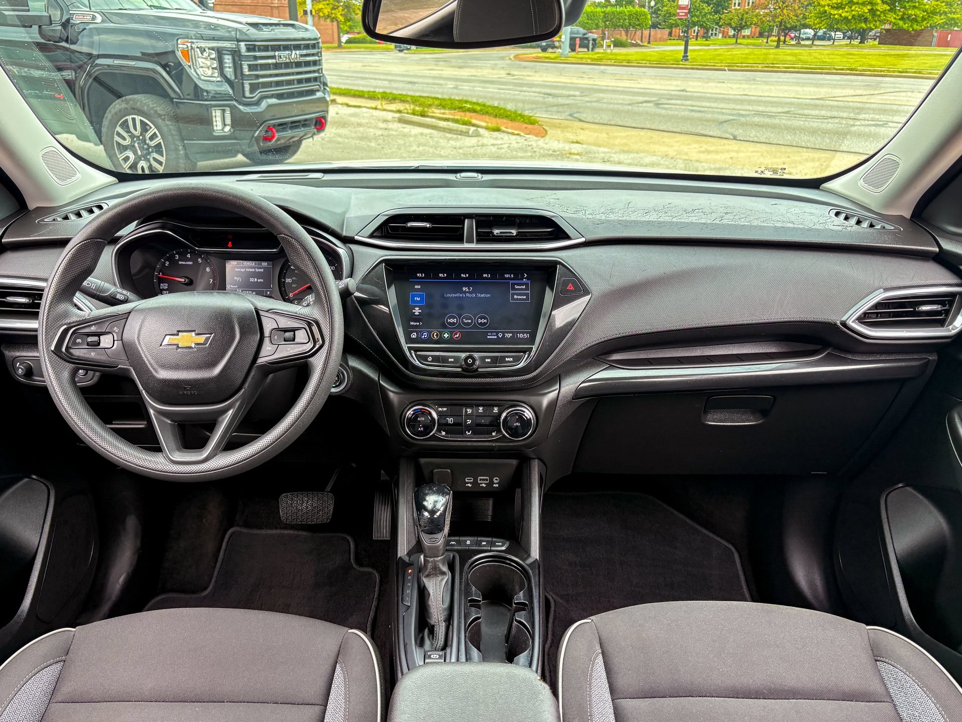 Used 2023 Chevrolet TrailBlazer LT w/ Convenience Package AWD/4WD image 2