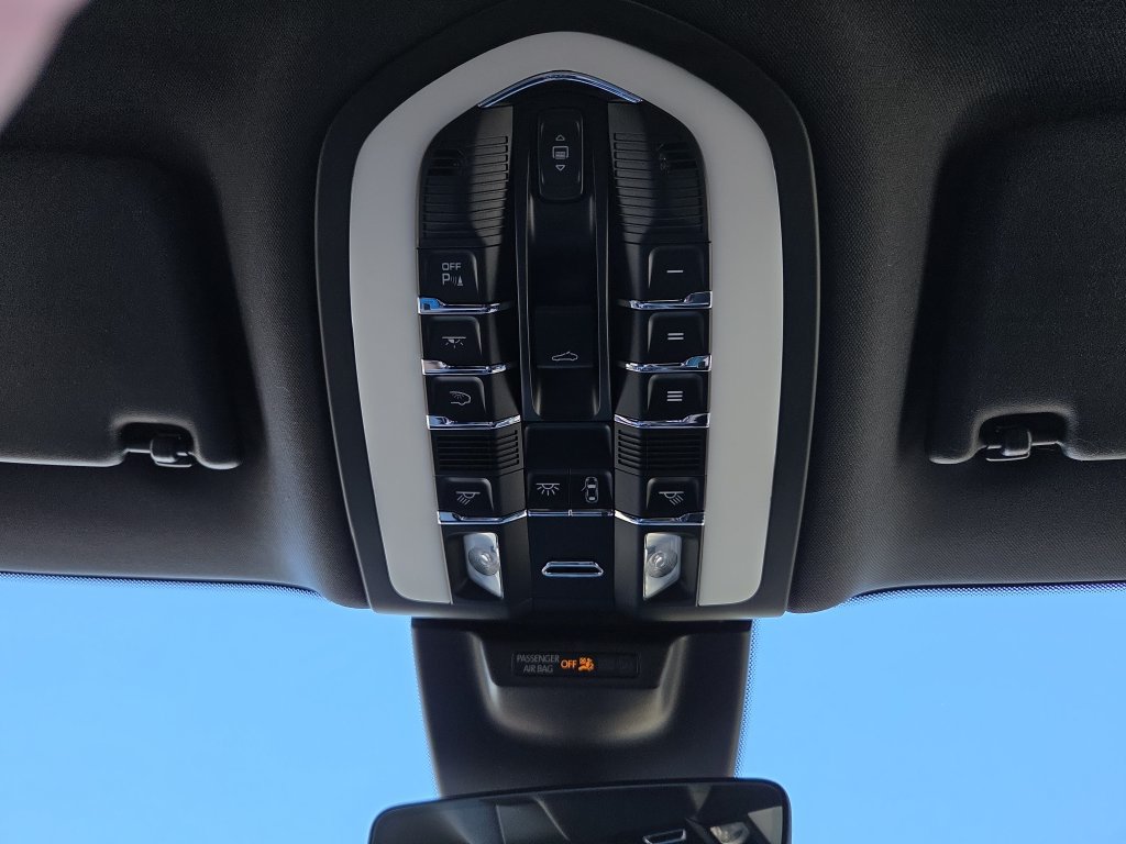 Used 2021 Porsche Macan AWD/4WD image 28