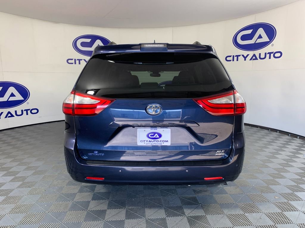 Used 2018 Toyota Sienna XLE Premium image 4