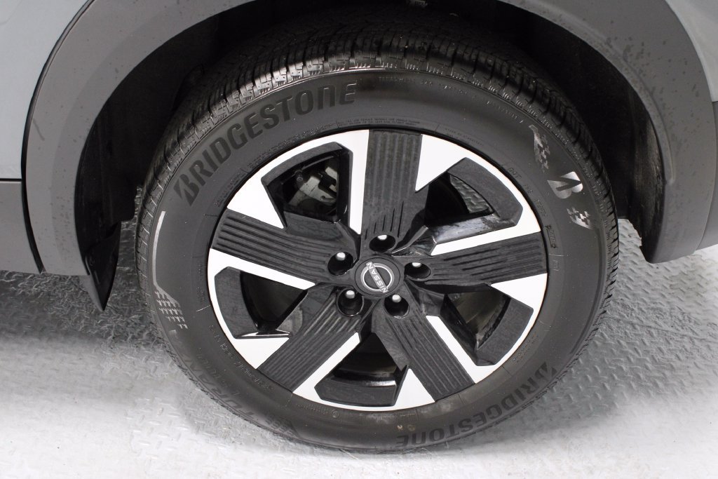 Certified 2025 Nissan Kicks SV AWD/4WD image 18