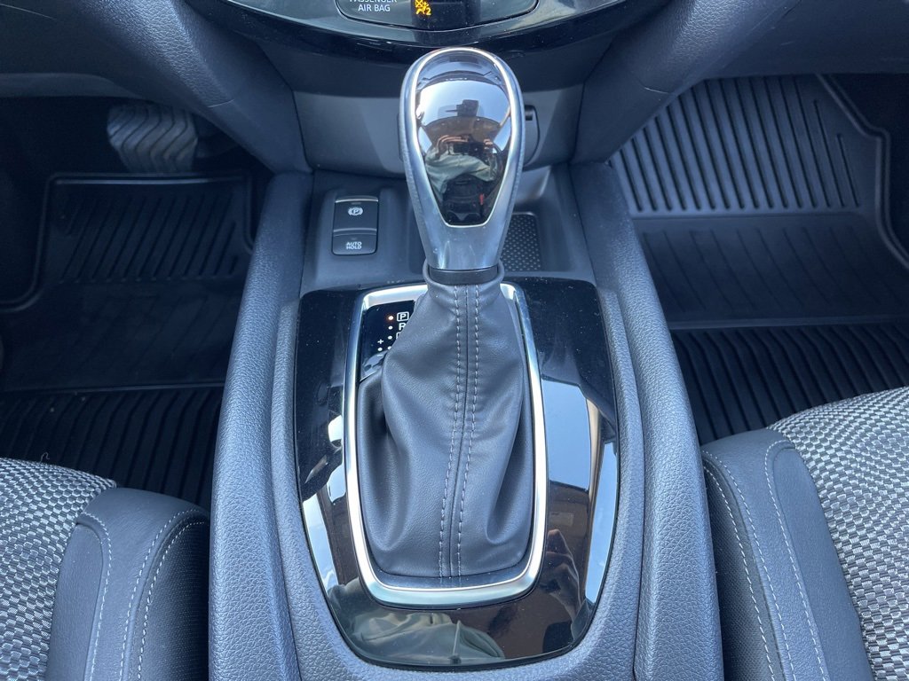 Used 2022 Nissan Rogue Sport SV w/ Technology Package image 13