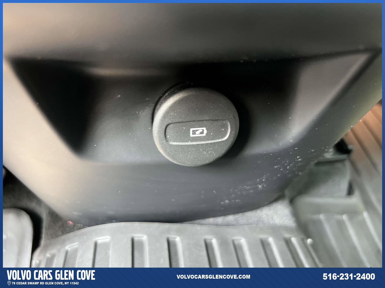 Certified 2025 Volvo XC90 B5 Plus w/ Protection Package Premier image 13