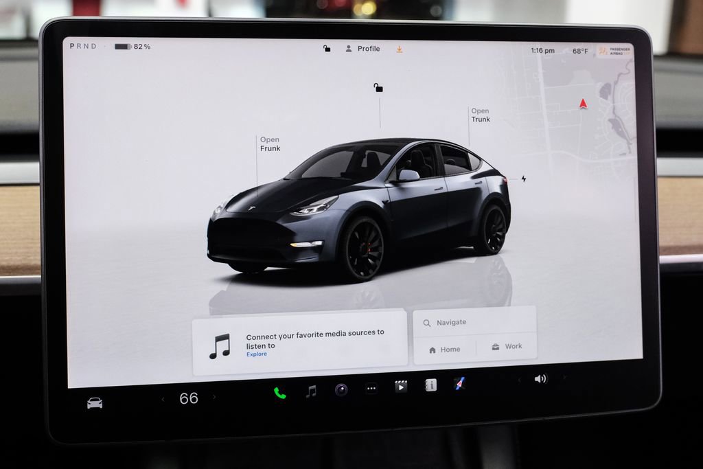 Used 2022 Tesla Model Y Performance AWD/4WD image 25
